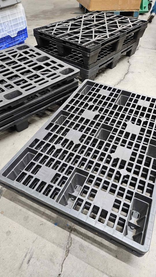 48" x 32" Used Plastic Pallets - London KY 40742