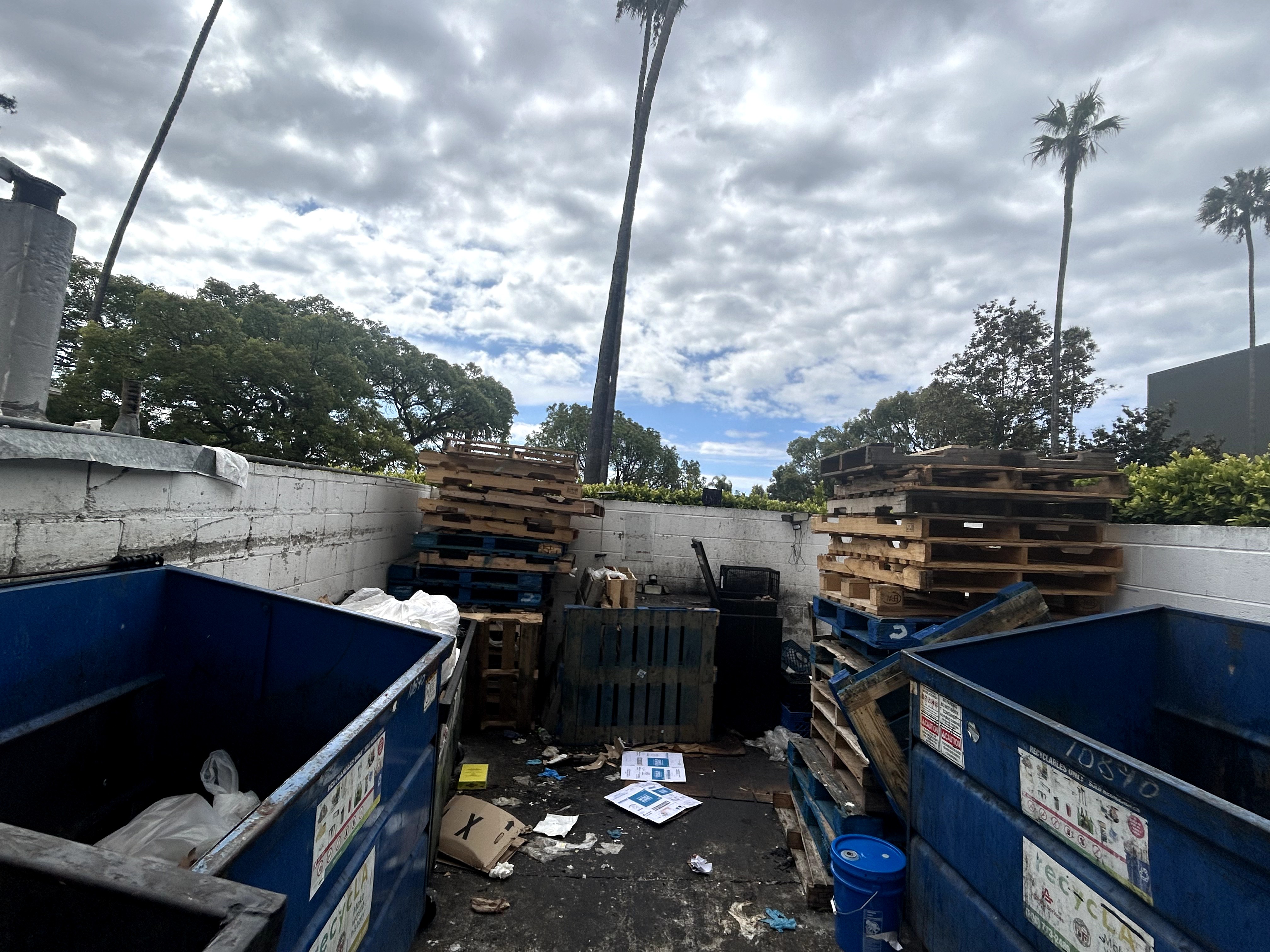 Grade B 48x48x6 Pallets - Los Angeles, CA 90024