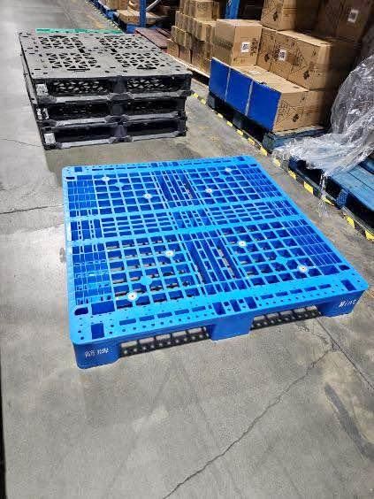 48" x 40" Used Plastic Pallets - Wantagh, NY 11793