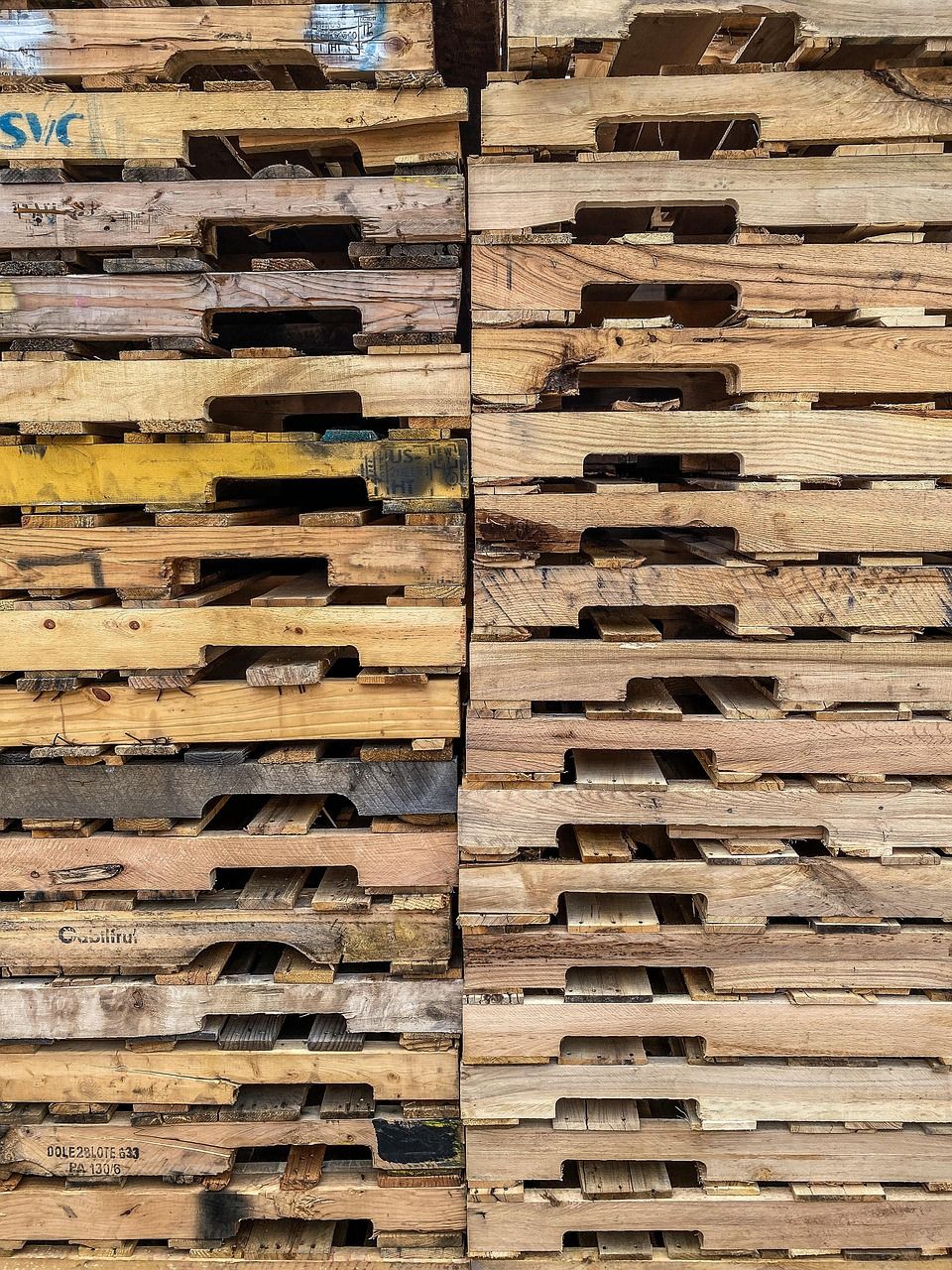 Grade C condition 48 x 40 Wood Pallets - Austin TX 78745