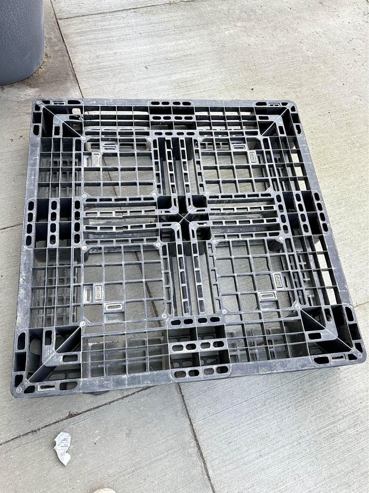 48 × 40 CBA Plastic Pallets - Hartford CT 06106