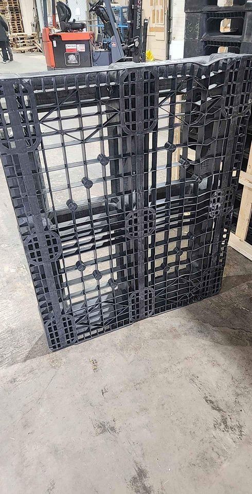 Used 48" × 45" Automative Plastic Pallets - Vicksburg MS 39180