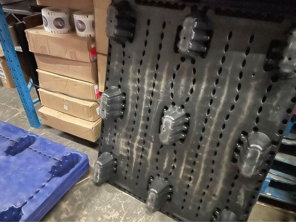 Nestable 48" x 40" Plastic Pallets - Waukesha WI 53186
