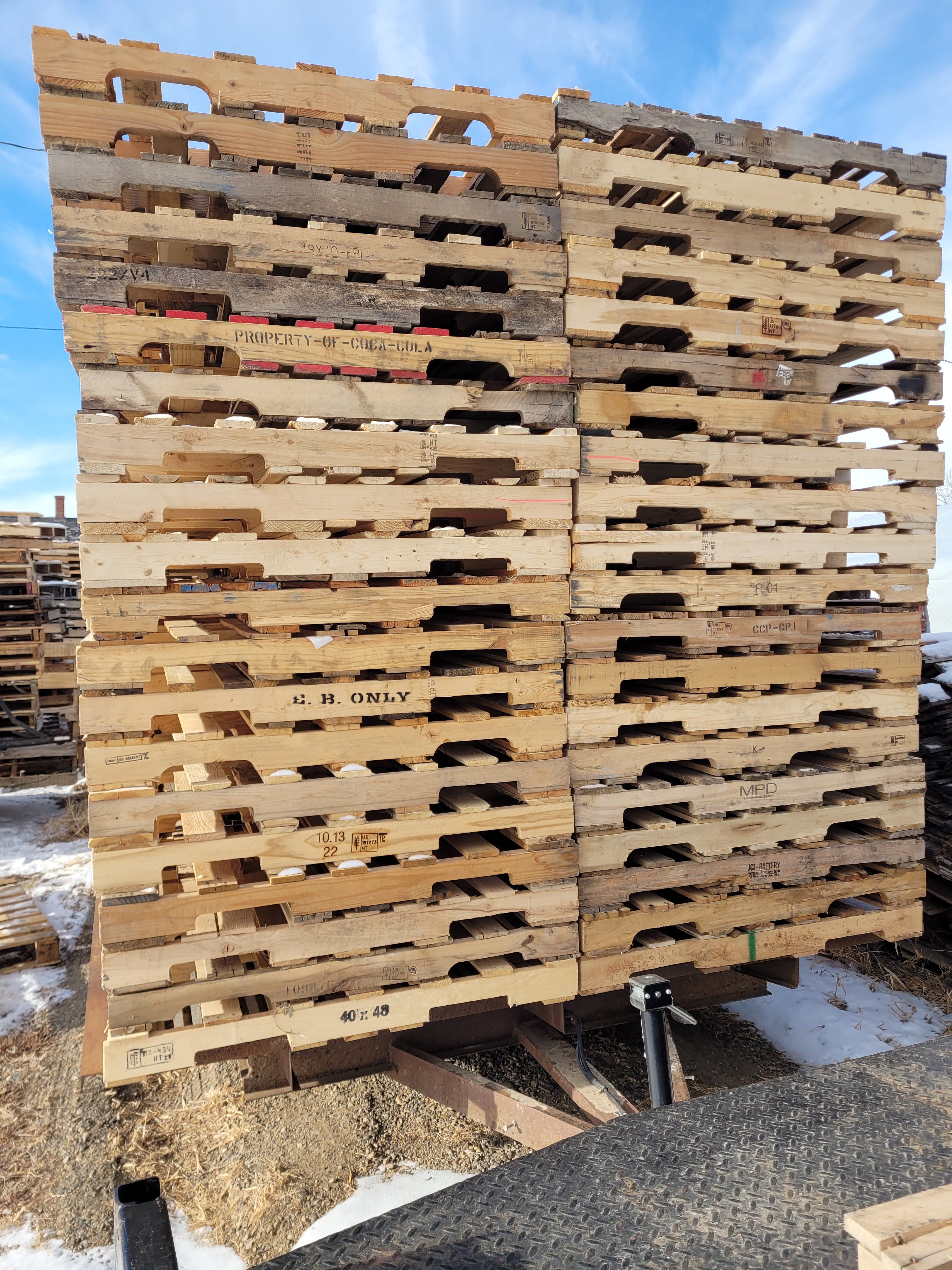 Used 40x48 Wooden Pallets - Billings, MT 59101
