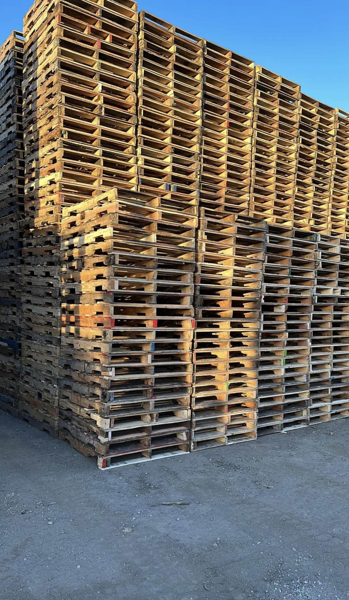 Used 48" x 40" Hardwood Grade B Wooden Pallets - Chicago IL 60608